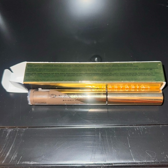 Anastasia Beverly Hills Dipbrow Gel- Medium Brown. Sharp, Define, Dark, Shade - Picture 3 of 6